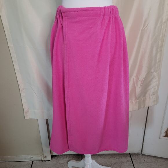 Betsey Johnson Pink Towel - New with Tags! - Picture 1 of 13